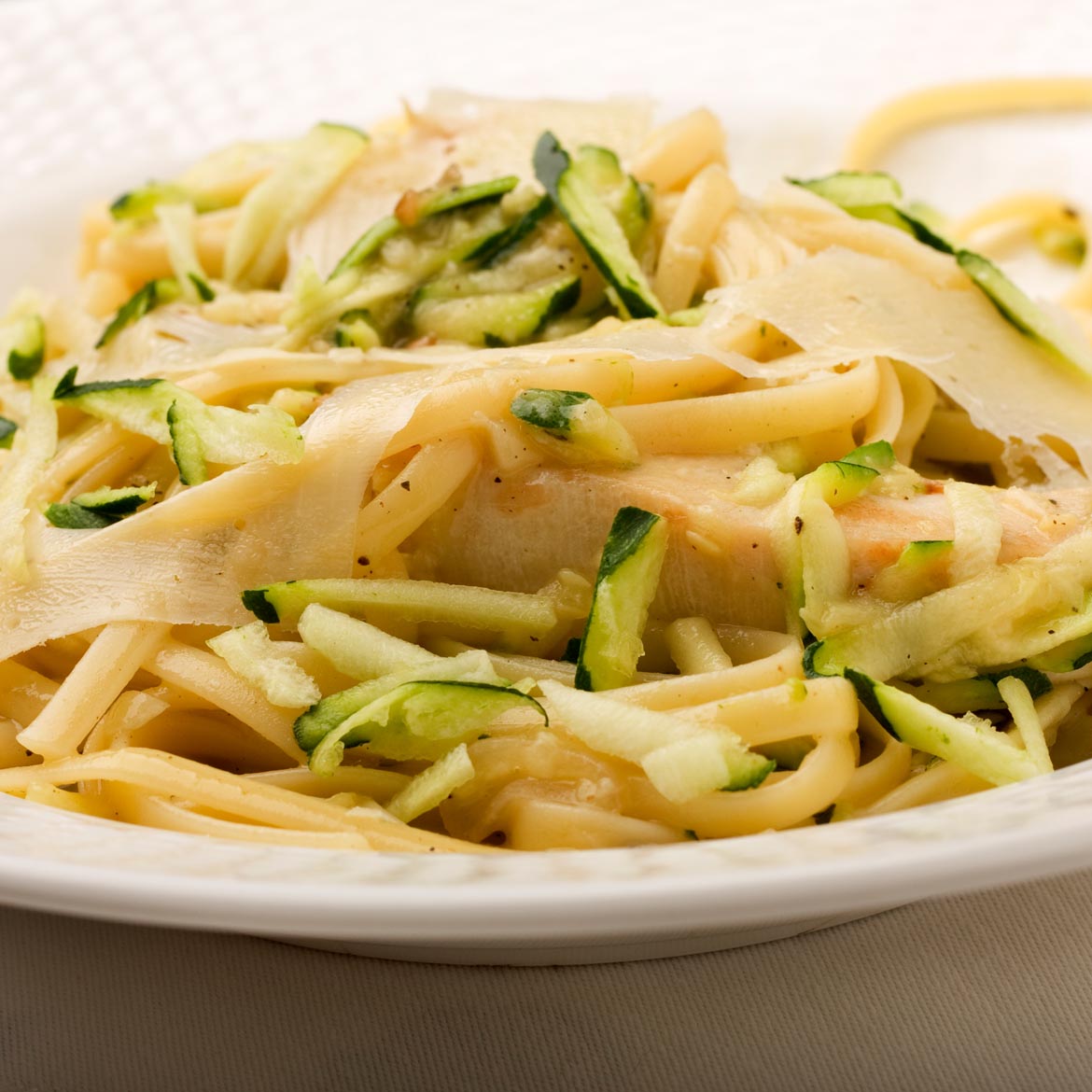 Pasta con pollo e zucchine